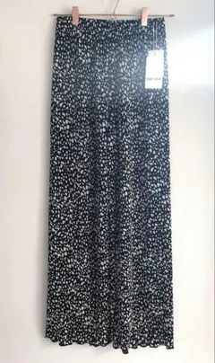 【#新品未使用タグ付】アベイル　ダルメシアン柄 プリーツパンツ　CHIPCLIP