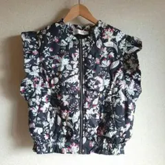 TIFFANY ANN フラワープリントフリルダウンベスト　ボタニカル　花柄 黒