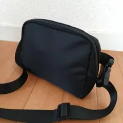 ウエストポーチ　ボディバッグ　ナイロン　軽量 ランニング