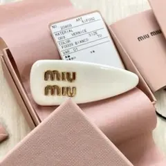 2026年最新】mIumIu ヘアピン 箱付きの人気アイテム - メルカリ