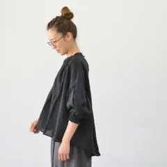 UNIVERSAL TISSU リネン ギャザーブラウス ブラック 七分袖 黒 - メルカリ