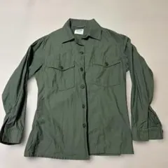オリーブグリーン ミリタリージャケット、シャツ