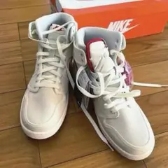NIKE ナイキ　新品　ハイカットスニーカー ホワイト/レッド 箱あり 赤白