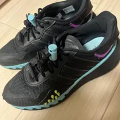 adidas ブラック/ブルー スニーカー