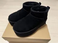CLASSIC ULTRA MINI PLATFORM 厚底ムートンブーツ黒24