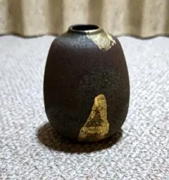 【九谷焼】金箔装飾の茶色一輪挿し ⭐️のサムネイル