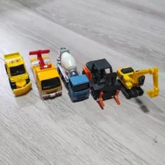 トミカ働く車、リフト、ショベルカーミニカ5台ーセット。