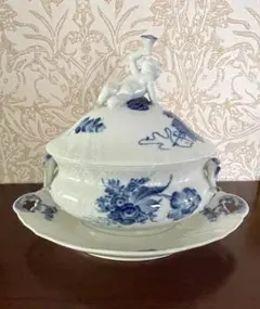 希少 新品ロイヤルコペンハーゲン ブルーフラワー蓋つきスープ