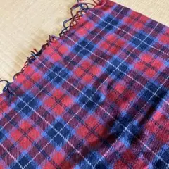 赤と青のチェック柄ストール