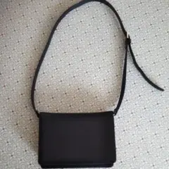 CLANE 黒色スクエア型ショルダーバッグ