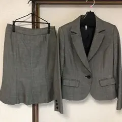 エルプラネット  スカートスーツのサムネイル