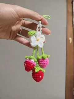ハンドメイド いちご 編みぐるみ キーホルダー