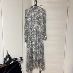 白黒花柄ロングドレス