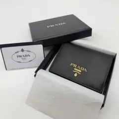 【未使用品❗️】PRADA プラダ 二つ折り財布 サフィアーノ ロゴ金具 ブラックのサムネイル