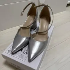 シルバー ポインテッドトゥ 太ヒール パンプス