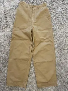 ベージュ チノパン