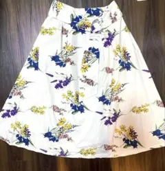 お上品、カラフル華やか花柄膝丈スカートのサムネイル