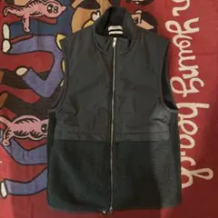 COS フリースベスト　カーキ　メンズのサムネイル