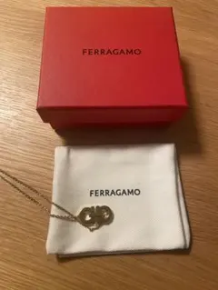 【使用1回】Ferragamo フェラガモ ガンチーニ ネックレス 箱付きのサムネイル