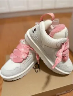超希少 激レアUGG W LOWNEL LOVE バレンタイン限定 入手困難のサムネイル