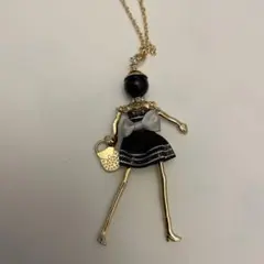 人形型ネックレス 黒と金ペンダント