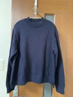 ユニクロ　紺のセーター