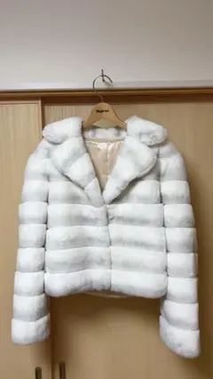 希少 エンバ リアルファーコート ミンク チンチラカラー ロング 毛皮 白 楽天市場】柔らかい雰囲気☆冬のミルキーホワイトフォックスファー