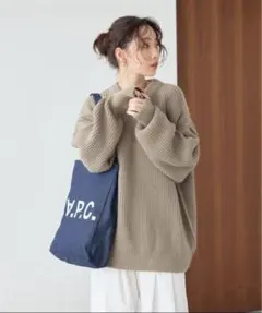 クルーネックニット