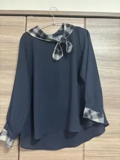 ネイビー×チェックブラウス