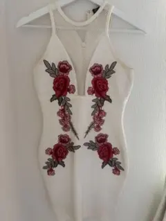 ホワイト 花柄刺繍 ノースリーブミニワンピース