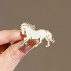 馬 ピンバッジ ホワイト ホース ブローチ 白 プレゼント 2026 干支 午年