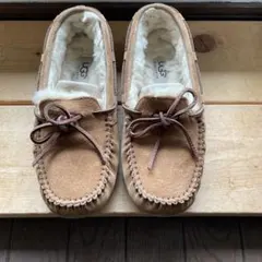 UGG ベージュ モカシン23センチ