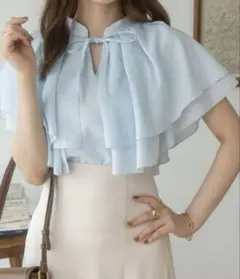 お値下げ不可⚠︎Ada.❤︎前後2WAYフリルケープブラウス⭐︎超美品！のサムネイル