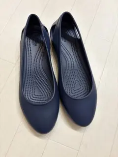 Crocs クロックス 紺色フラットシューズ W8のサムネイル