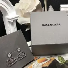 BALENCIAGA ロゴピアス 片耳用 BALENCIAGA ロゴ メタル フープピアス 人気 (BALENCIAGA/ピアス