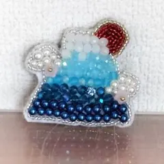 ビーズ刺繍ブローチ　富士山　桜　ハンドメイド　コサージュ