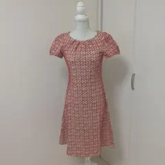 シビラ M ジャージー素材の半袖ワンピース 赤 花柄 刺繍