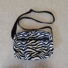 レスポートサック　LeSportsac ダニエラクロスボディ　ショルダー ゼブラ