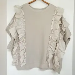 美品 トラノイ TRANOI フリルトップス　フリルプルオーバー　ベージュのサムネイル