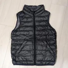 【ホームクリーニング済】UNIQLO ブラック ダウンベスト 140