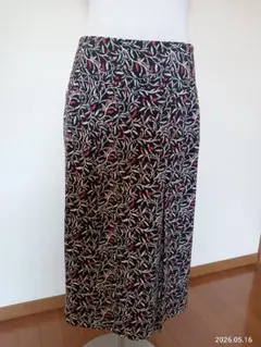フレアスカート 花柄 黒地 新品未使用のサムネイル