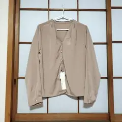 未使用タグ付きcarina luce カリーナルーチェ　ベージュ　ブラウス