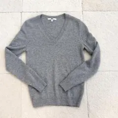 カシミヤ100％　UNIQLO ユニクロ Vネックニット 長袖 グレー S