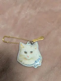 あちゃちゅむ　白猫のブローチのサムネイル