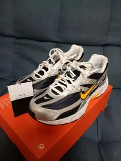 NIKE INITIATORのサムネイル