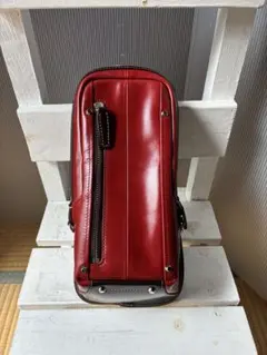 Kiefer neu キーファノイ　レザー ボディバッグ レッド