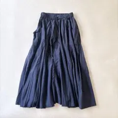【美品】MANON リネン混　ギャザーフレアスカート　ネイビー　日本製のサムネイル