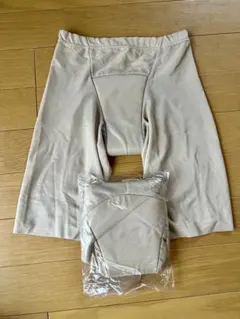 ベージュ 乗馬用パンツ （パッド付き）