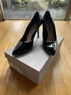 CHARLES & KEITH ポインテッドトゥ パンプス ブラックエナメル37のサムネイル