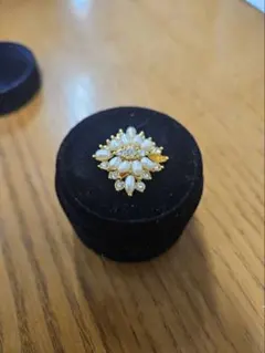 Carlos Falchi カルロスファルチ　パールブローチ